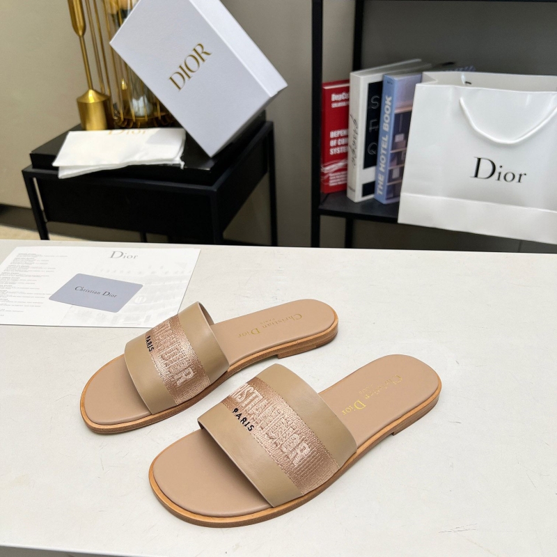 ch**an D*or slippers
